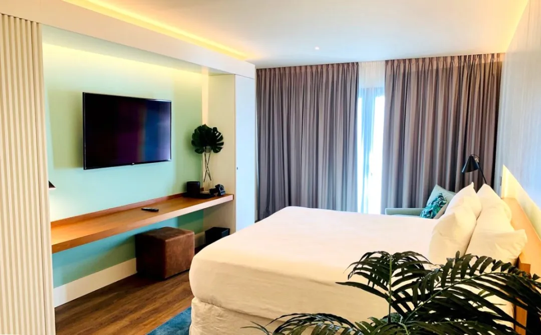 Odysseys Travel - Holland Beach House Hotel - Executive City View - Bedroom