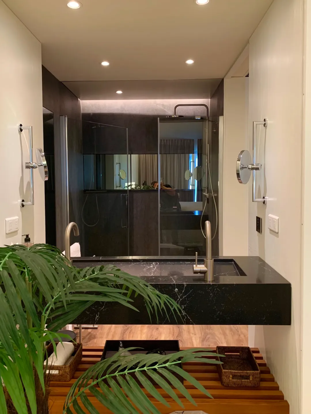 Odysseys Travel - Holland Beach House Hotel - Executive City View - Bathroom