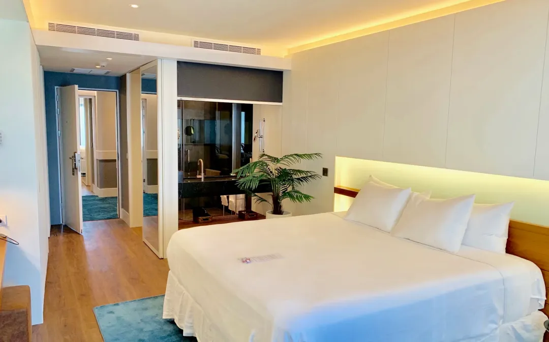 Odysseys Travel - Holland Beach House Hotel - Executive City View - Bedroom With View