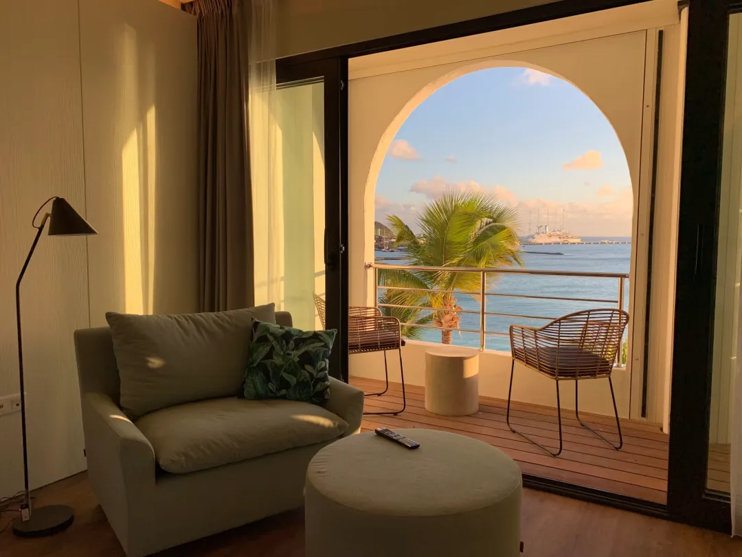 Odysseys Travel - Holland Beach House Hotel - Royal Suite - Living Room With Lounge