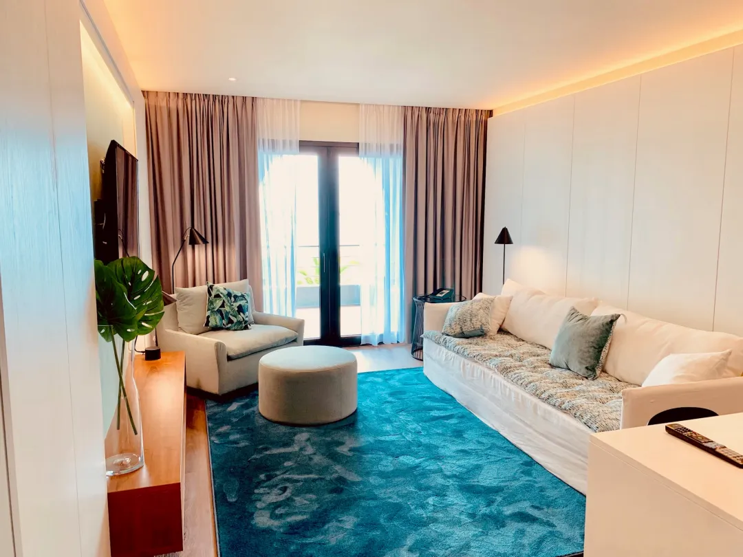 Odysseys Travel - Holland Beach House Hotel - Royal Suite - Living Room