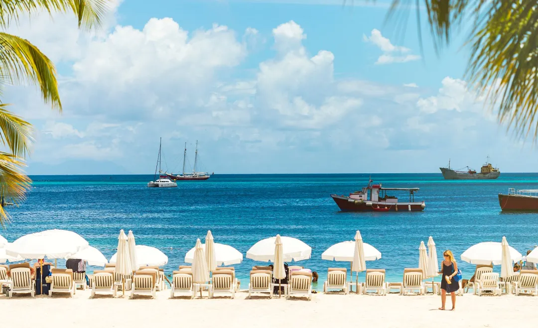 Odysseys Travel - Holland Beach House Hotel - Beach Lounge