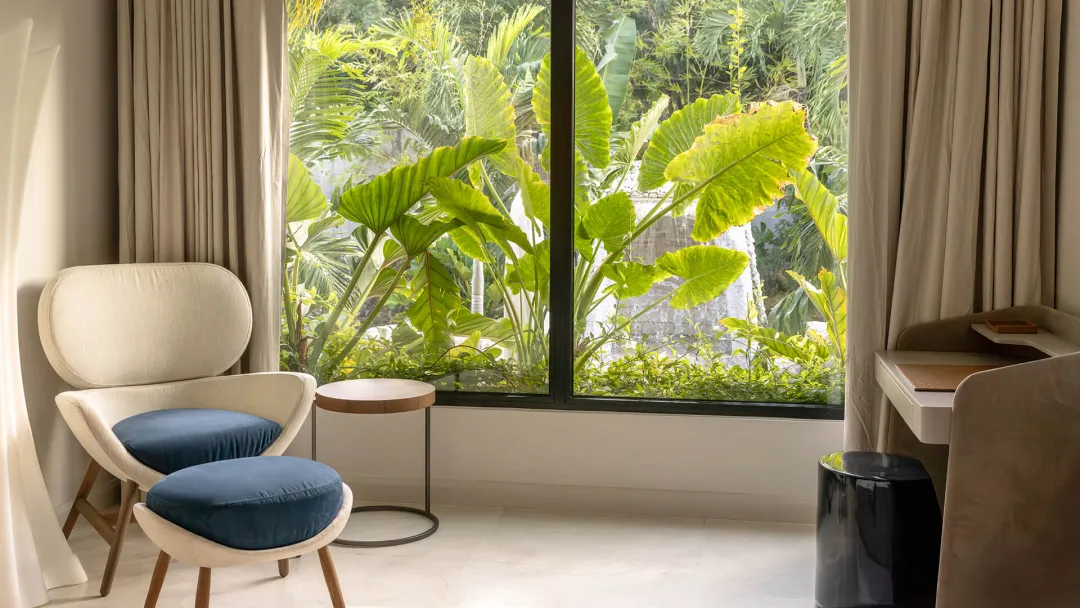 Luxury Two Bedroom Suite - Seating Aeria