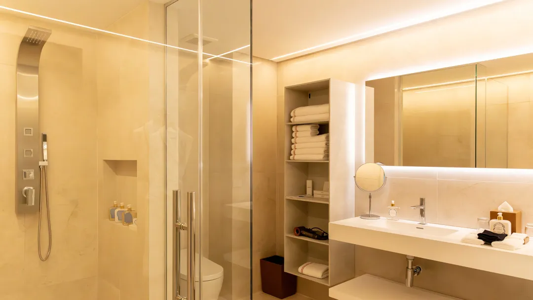 Luxury Two Bedroom Suite - Shower