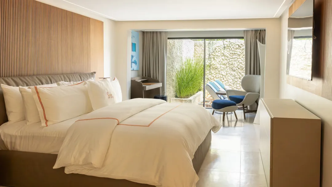Luxury Private Pool Suite - Bedroom