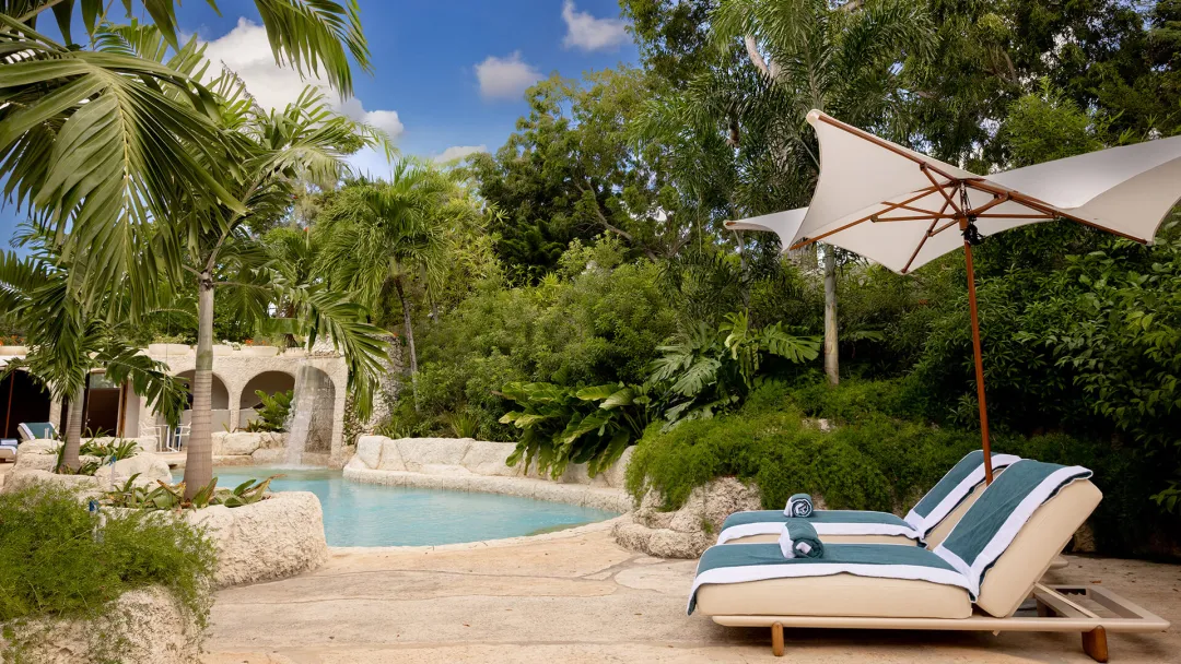 Blue Monkey Hotel & Beach Club, Barbados - Pool Lounge