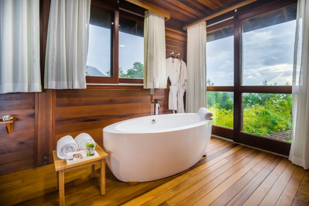 Peninsula Zabuco One Bedroom Villa - Bathtub