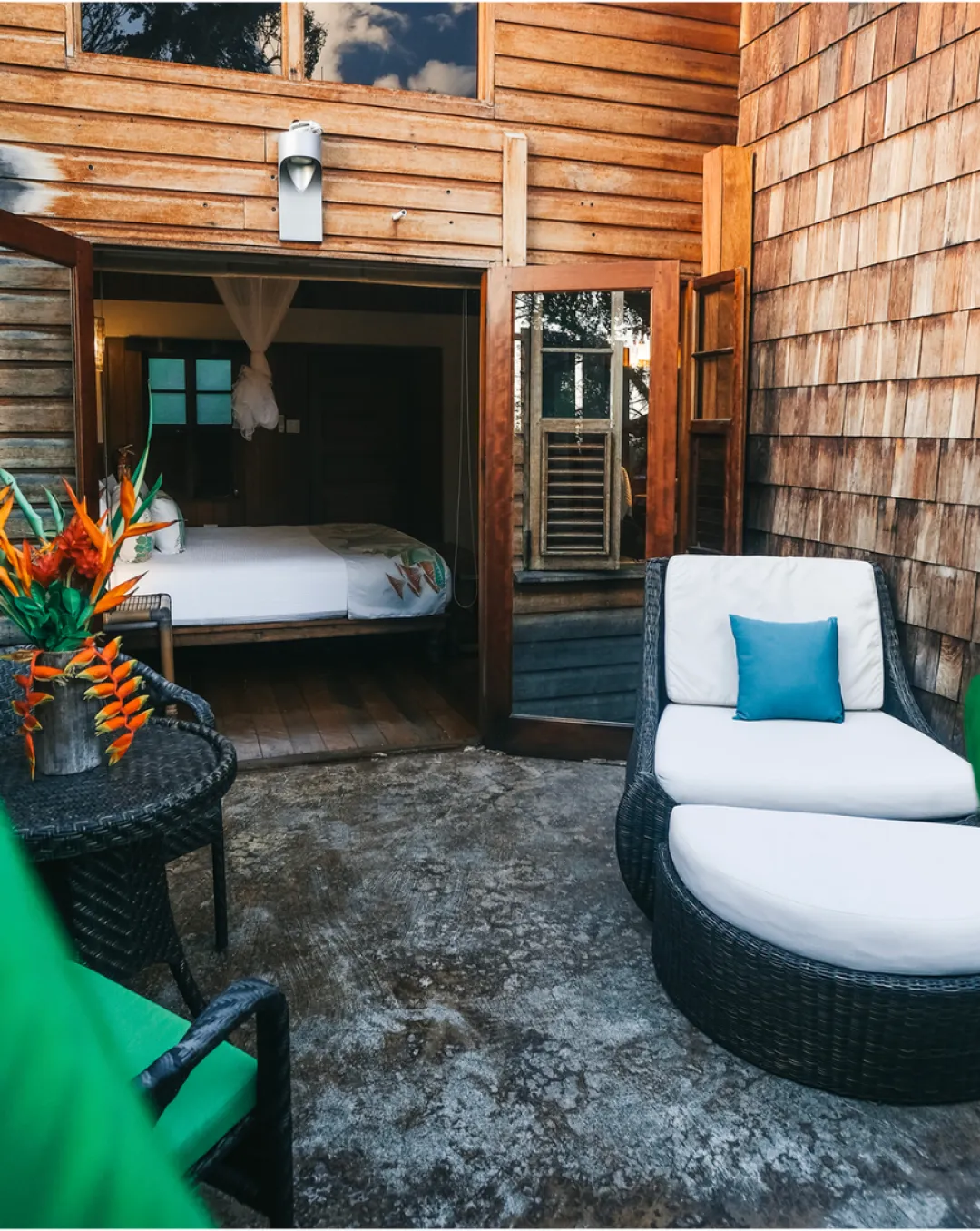 Partial Ocean View Room - Patio Lounge