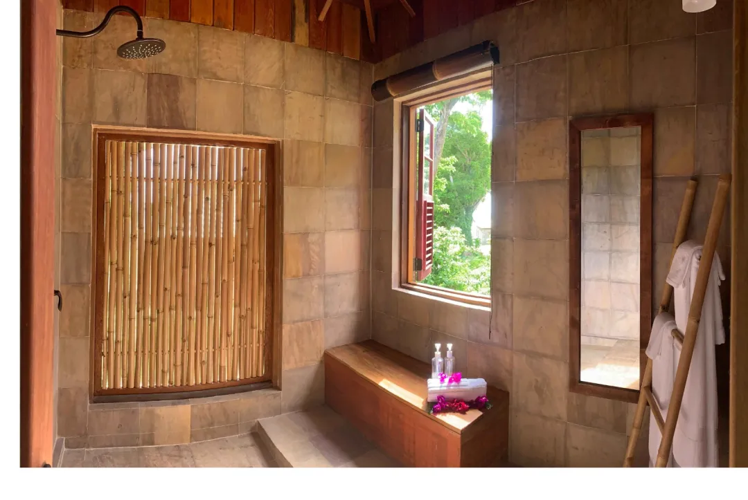 Partial Ocean View Room - Shower Room
