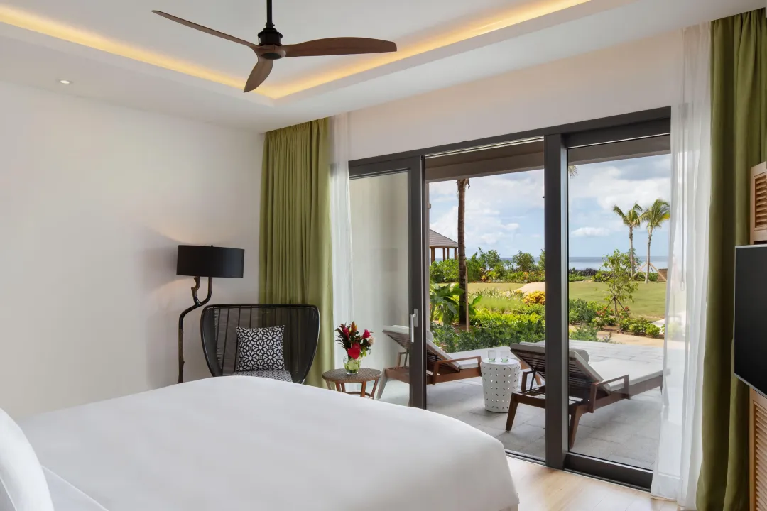 Emerald Pool Suite - King Bed