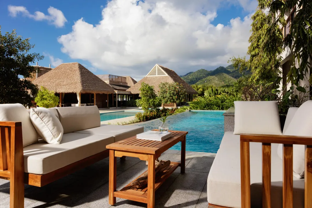 Emerald Pool Suite - Pool With View
