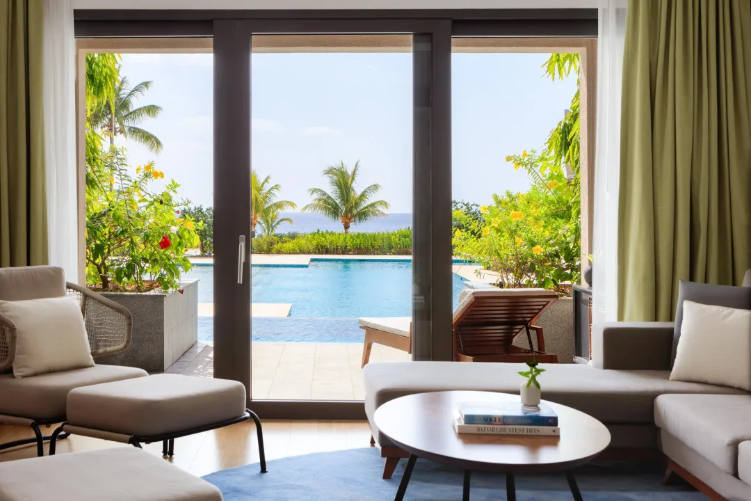 Emerald Pool Suite - Seating Aeria