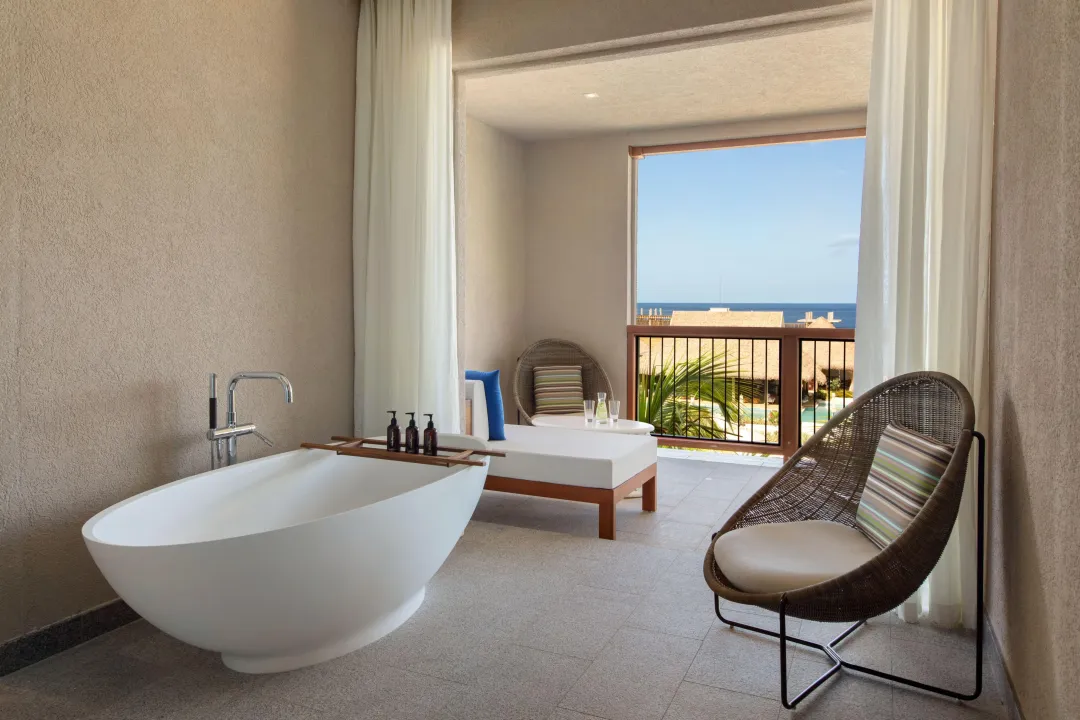 Kweyol Suite - Bathtub