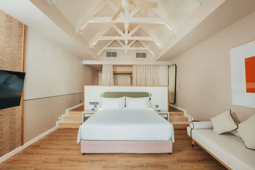 Beachfront Junior Suite with Pool - Bedroom