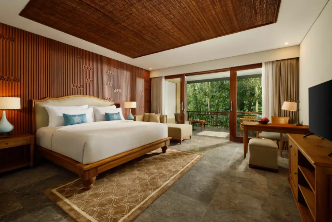 River Suite - Bedroom With View