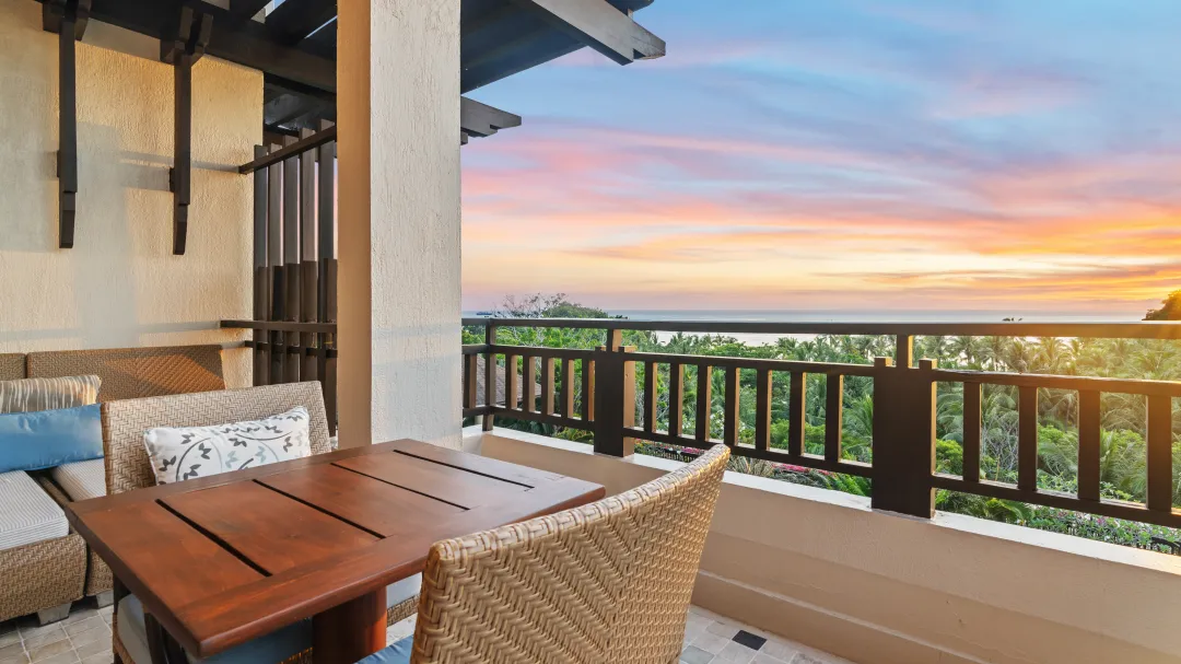 Deluxe Vista Room - Balcony Lounge