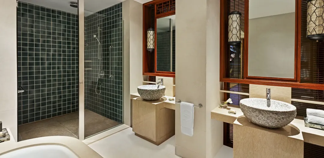 Sea View Suite - Shower Room