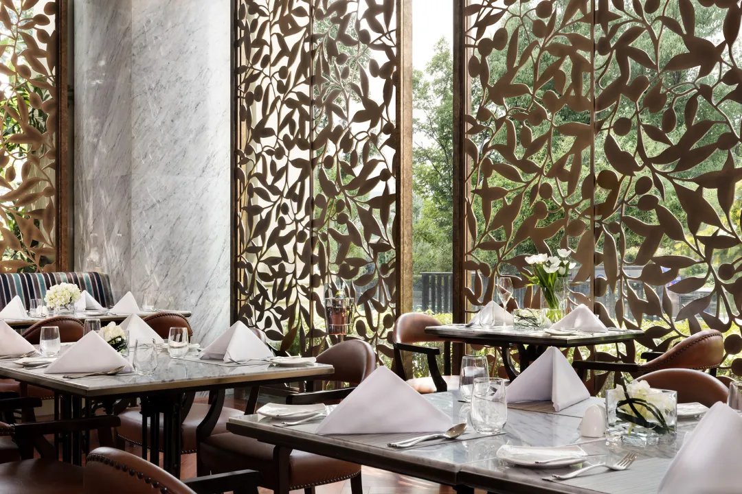Lancaster-Bangkok-Restaurant-Deco