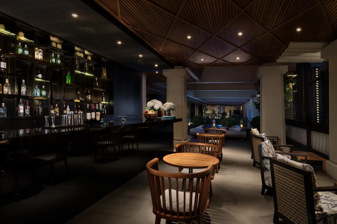 Lancaster-Bangkok-High-Bar-at-Night