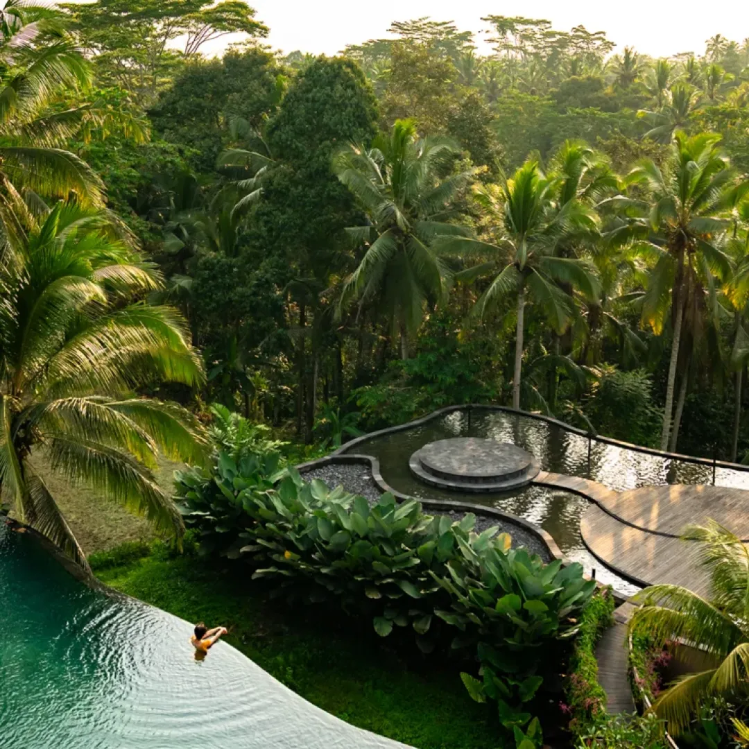 Abisena-Ubud-Lady-in-Infinity-Pool