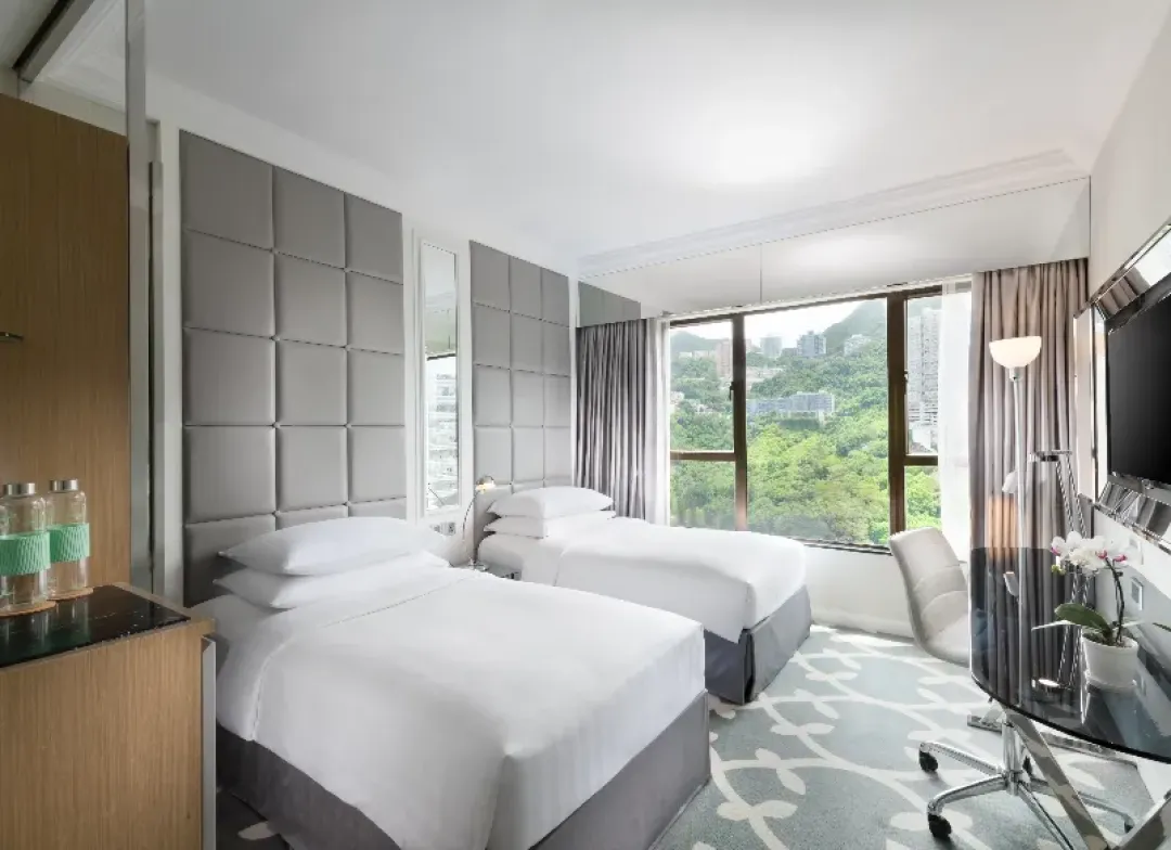 Dorsett-Wanchai-Superior-Room-with-Clear-Window