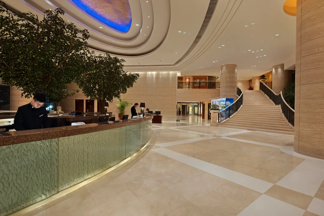 Harbour-Plaza-Metropolis-Lobby