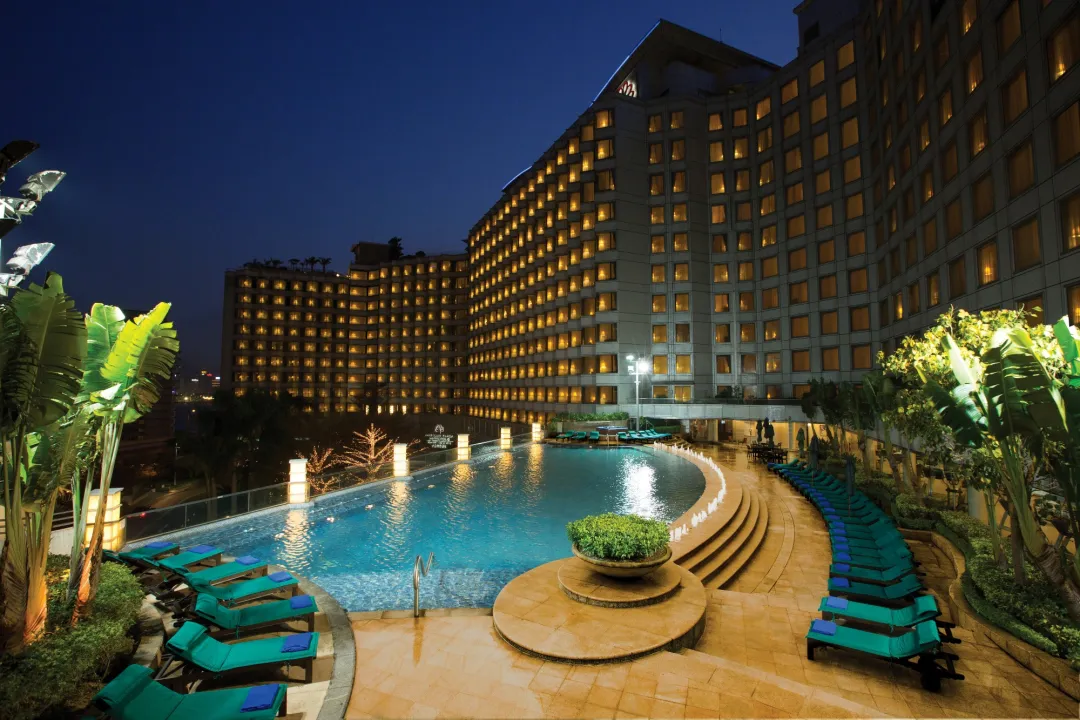 Harbour-Plaza-Metropolis-Night-View