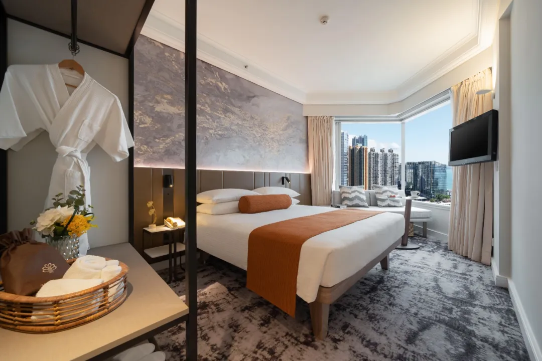 Harbour-Plaza-Metropolis-Premier-Room-King-Bed