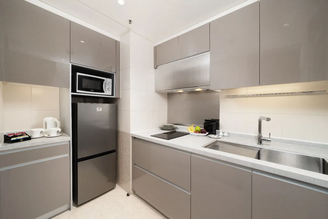 Harbour-Plaza-Metropolis-Superior-One-Bedroom-Suite-Kitchen
