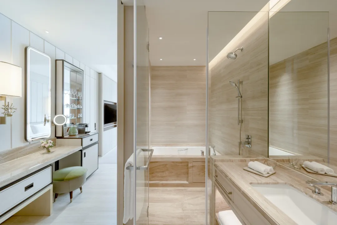 Fullerton-Ocean-Park-Hotel-Hong-Kong-Oceanfront-Room-Bathroom
