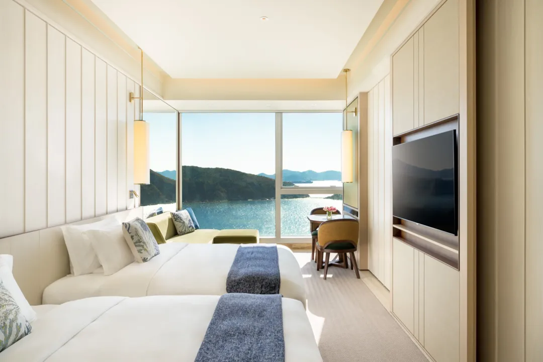 Fullerton-Ocean-Park-Hotel-Deluxe-Oceanfront-Room-Queen-Beds