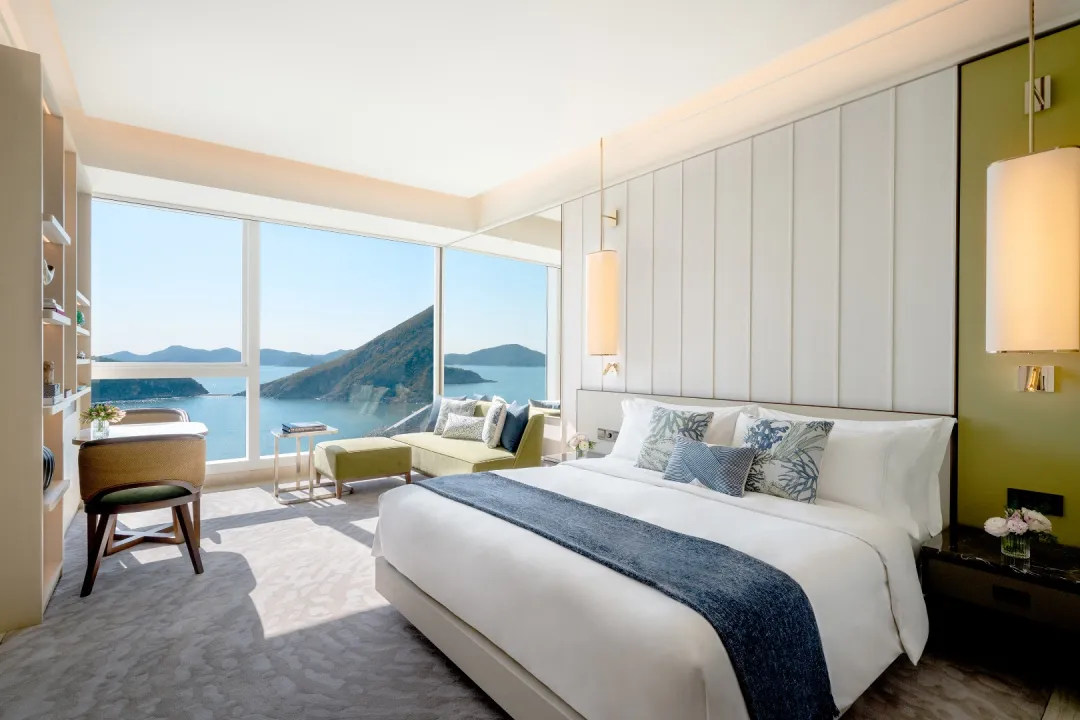 Fullerton-Ocean-Park-Hotel-Deluxe-Oceanfront-Room-King-Bed