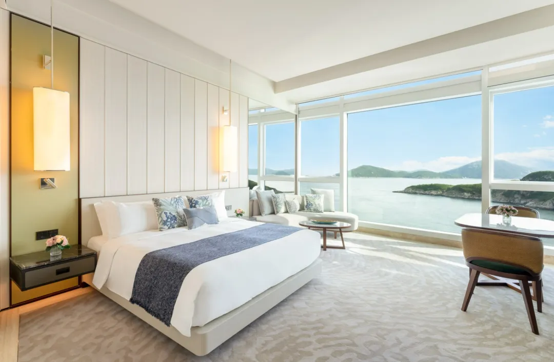 Fullerton-Ocean-Park-Hotel-Grand-Oceanfront-Room-King-Bed