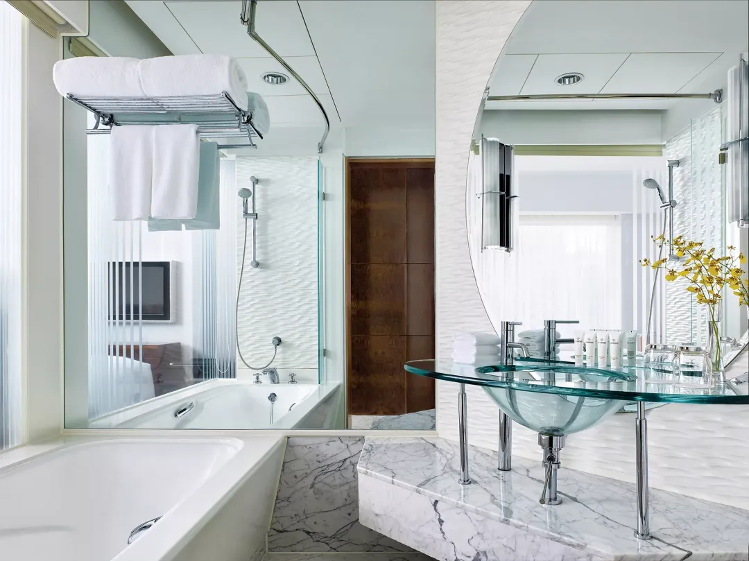 Cordis-Hong-Kong-Superior-Room-Bathroom