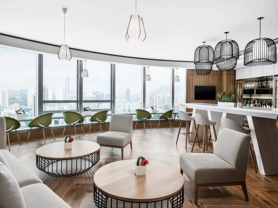 Cordis-Hong-Kong-Club-Executive-Deluxe-Room-Club-Lounge