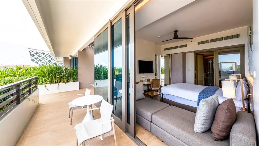 Suite with Pool Access - Balcony Lounge