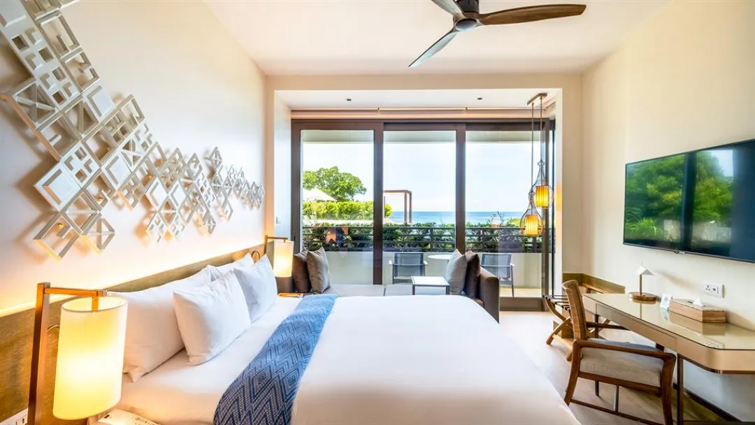 Suite with Pool Access - King Bed