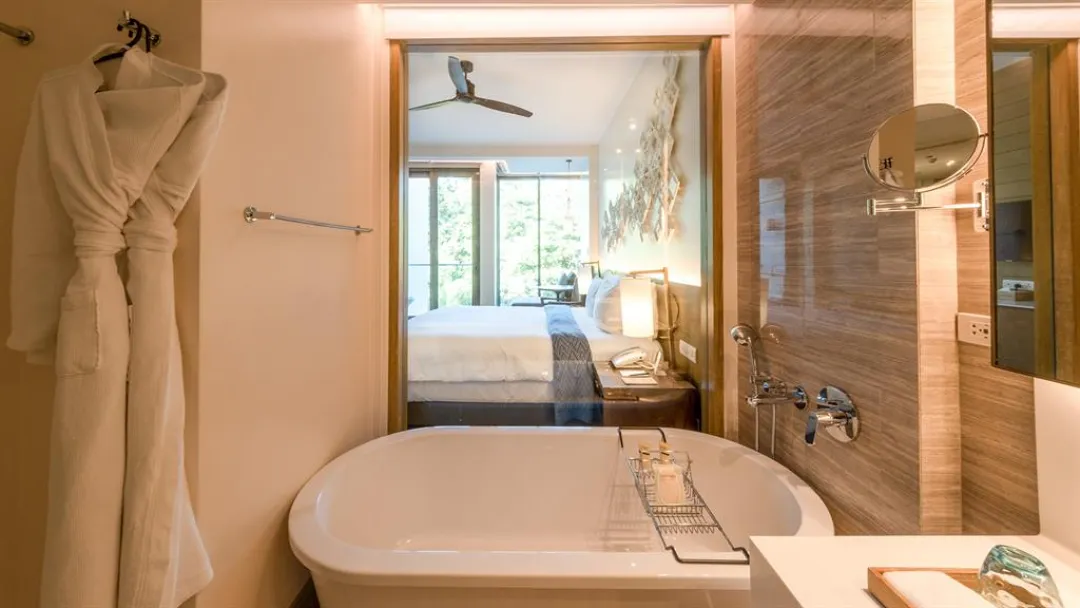 Deluxe Hill View - Bathroom