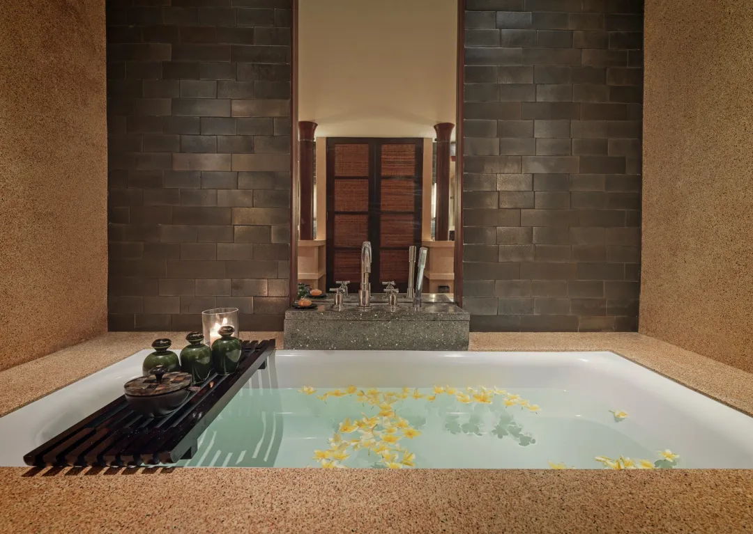 The Legian Bali Seminyak - One Bedroom Deluxe Suite - Bathtub