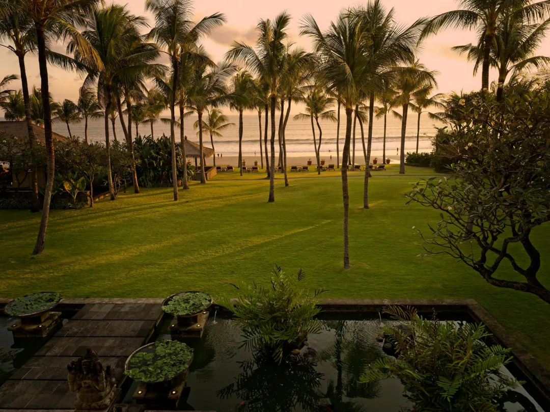 Odysseys-Travel-The-Legian-Bali-Seminyak-Garden