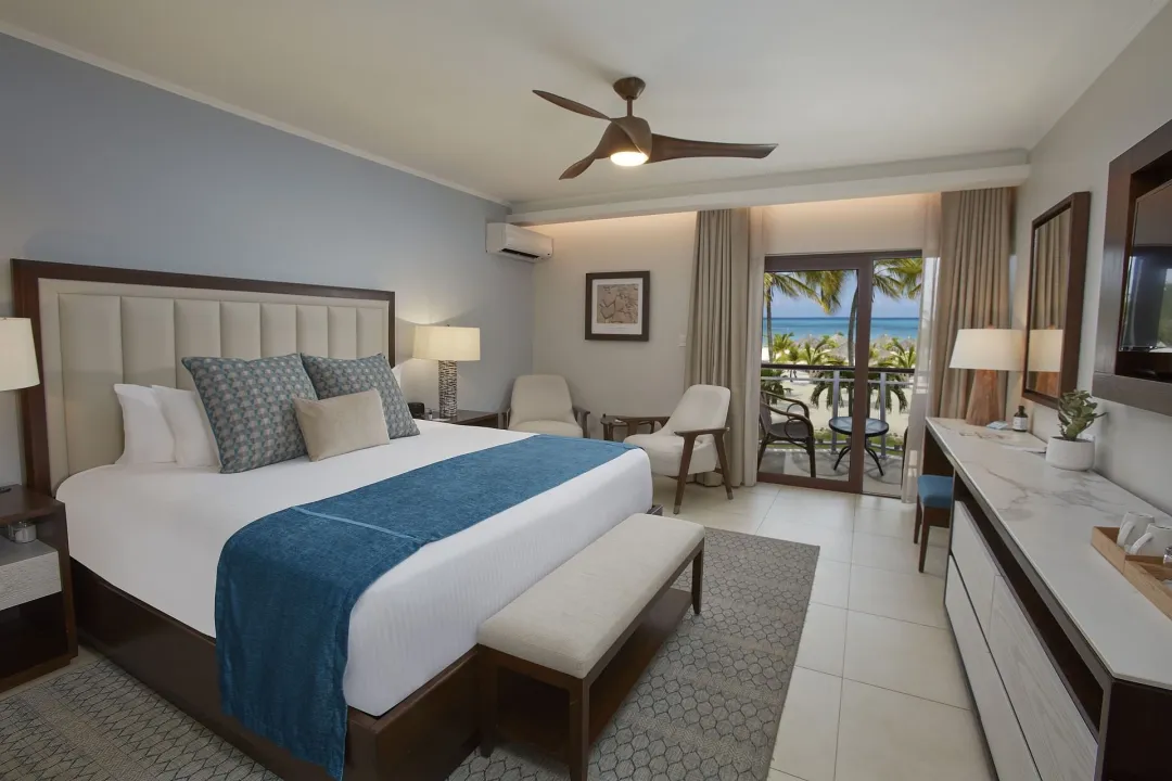 Odysseys-Travel-Manchebo-Resort-and-Spa-Deluxe-Ocean-Front-Room-King-bed