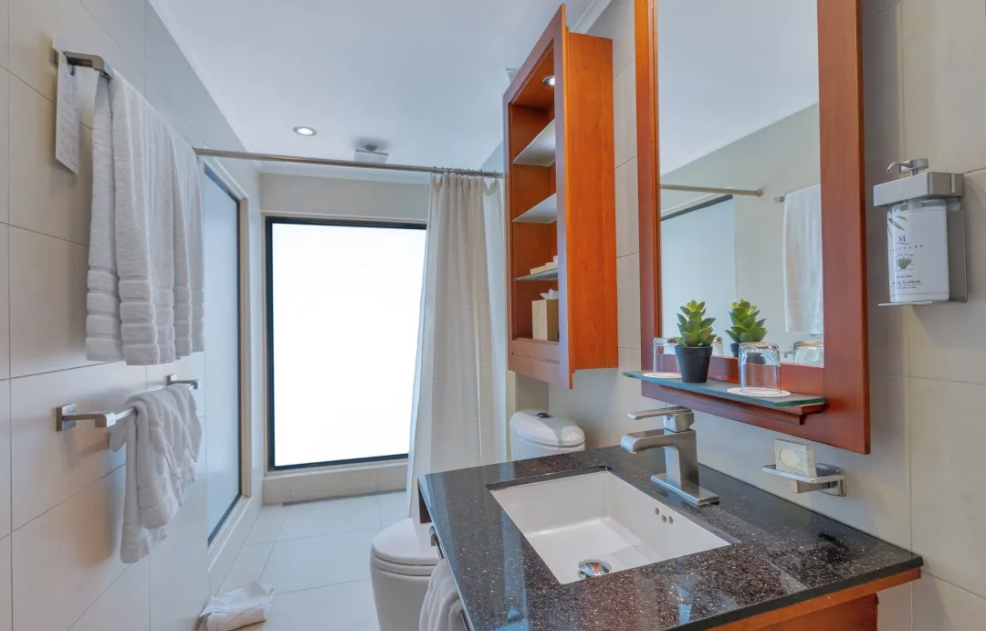 Odysseys-Travel-Manchebo-Beach-Resort-and-Spa-Deluxe-One-Bedroom-Suite-Bathroom