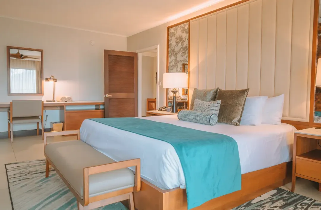 Odysseys-Travel-Manchebo-Beach-Resort-and-Spa-Deluxe-One-Bedroom-Suite-Bed-detail-with-lights
