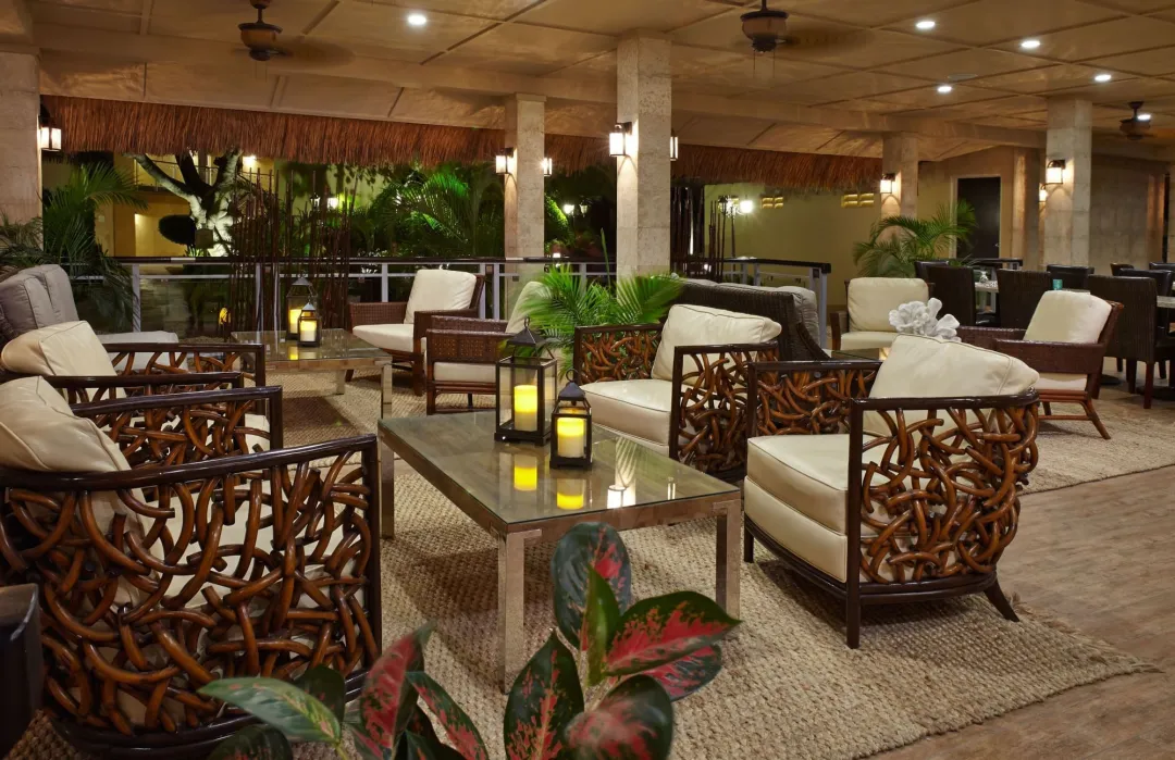 Odysseys-Travel-Manchebo-Beach-Resort-and-Spa-Ike_s-Bistro-Lounge