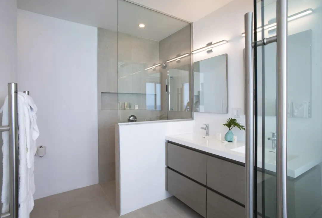 Oceanfront Room - Bathroom
