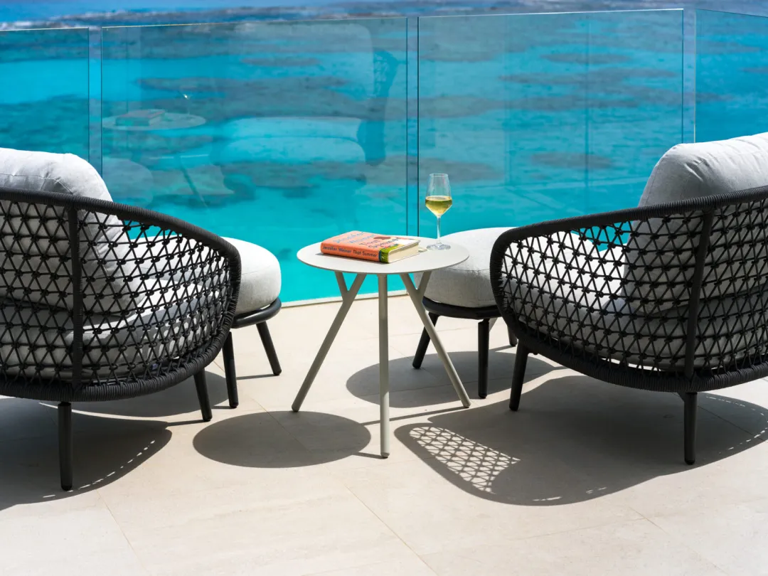 Oceanfront Room - Balcony Lounge