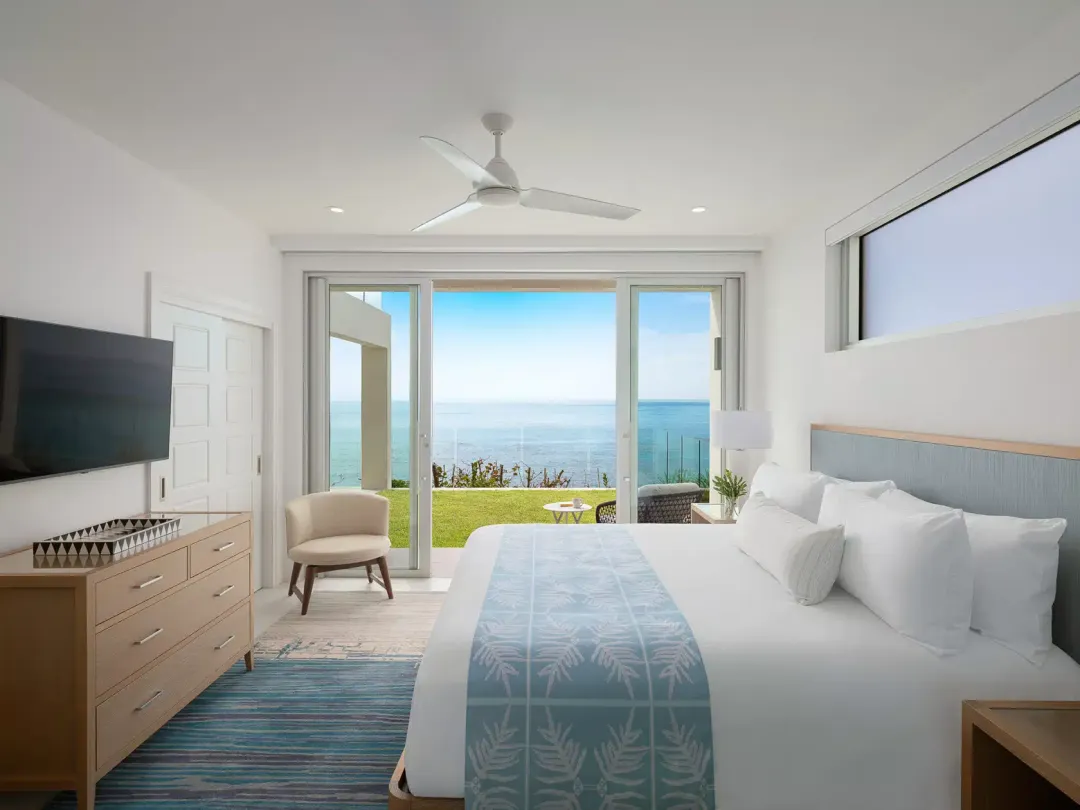Oceanfront Room - Bedroom With Sea View