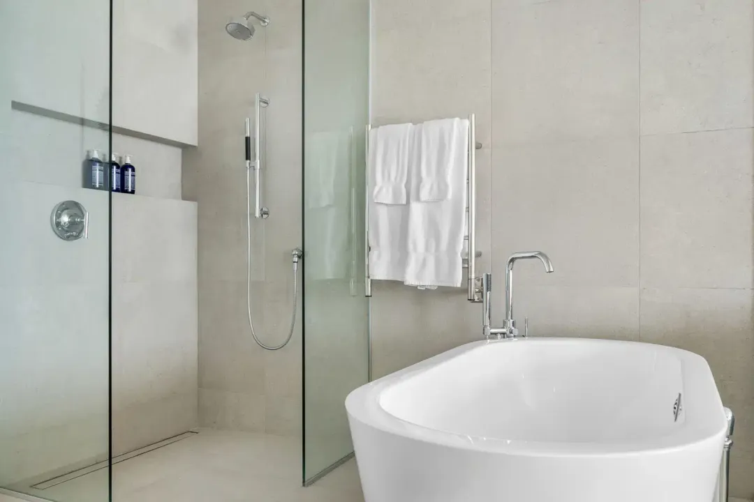 Ocean View Room - Bathroom