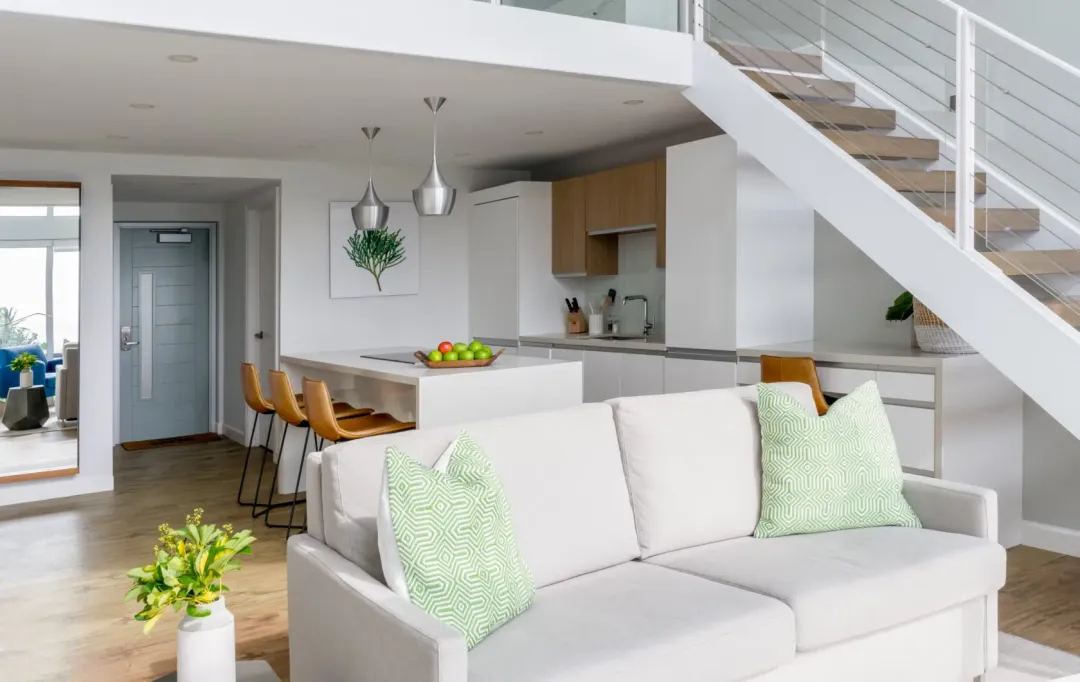 One Bedroom Ocean View Suite - Kitchen Seating Aeria