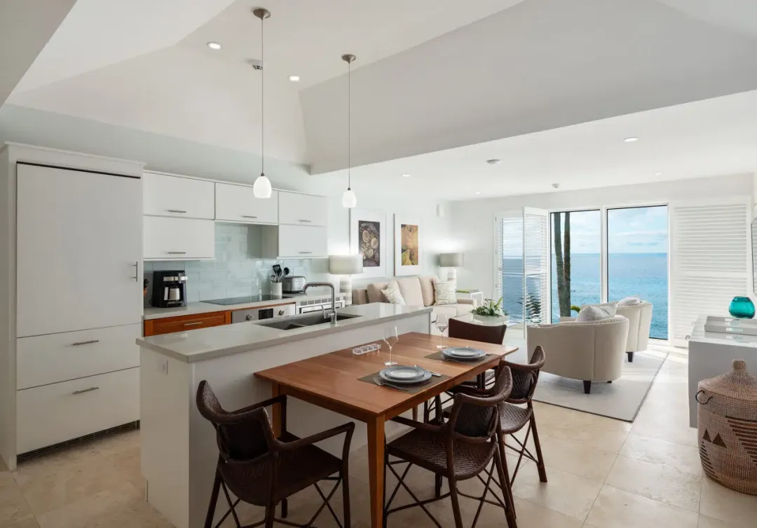 One Bedroom Ocean View Suite - Kitchen